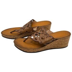 Clarks Tan Laser Cut Thong Cork Wedge Sandals W8.5 Boho Resort Festival Vacation